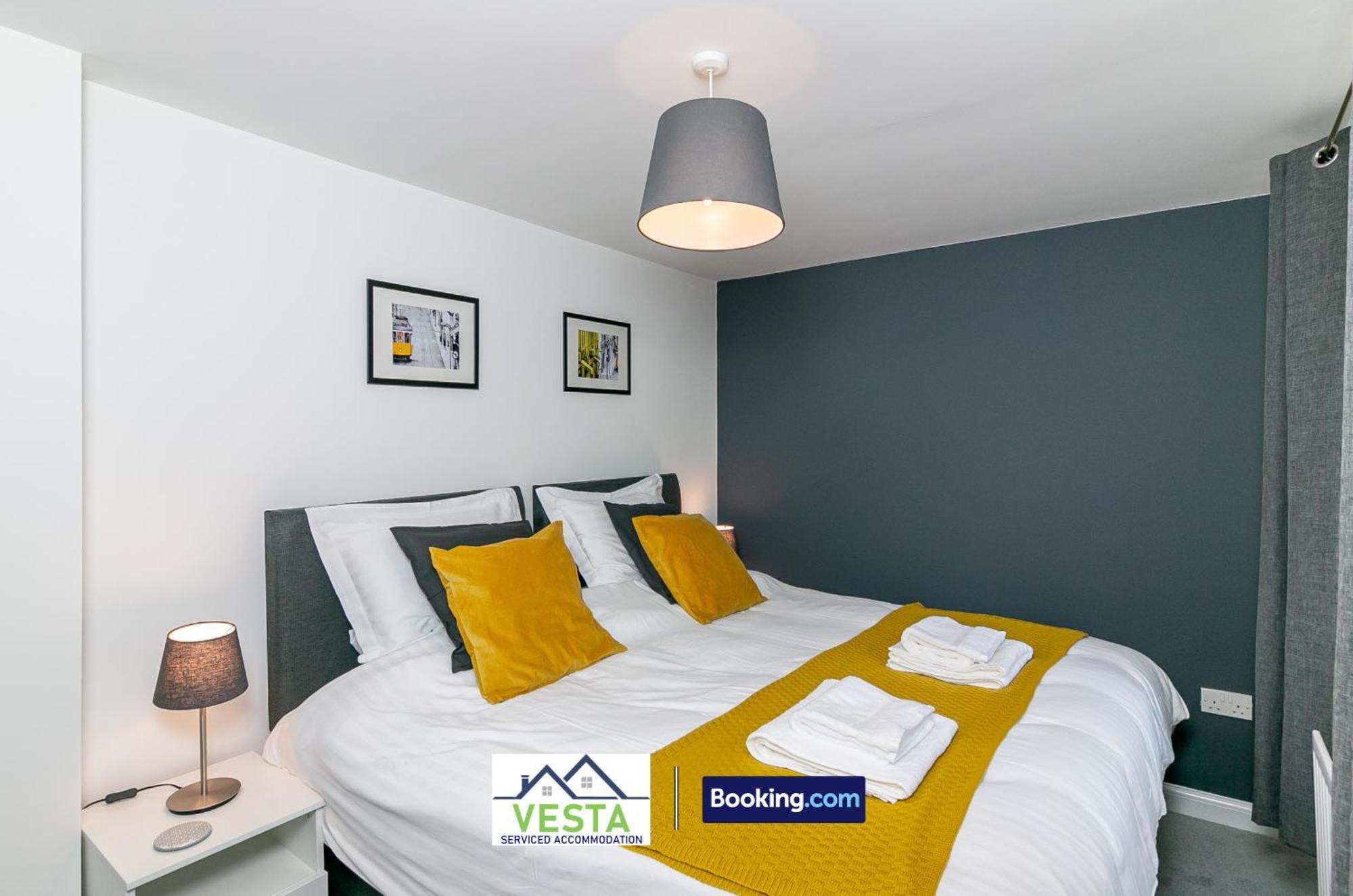 Three Bedroom Apartment By Vesta Serviced Accommodation & Short Lets Hatfield With Free Parking Exterior foto